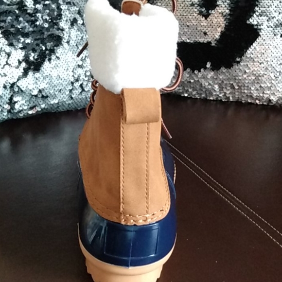 Boots - Picture 3 of 6